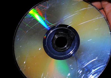Шифрланған CD мысалы Пример поцарапанного компакт-диск